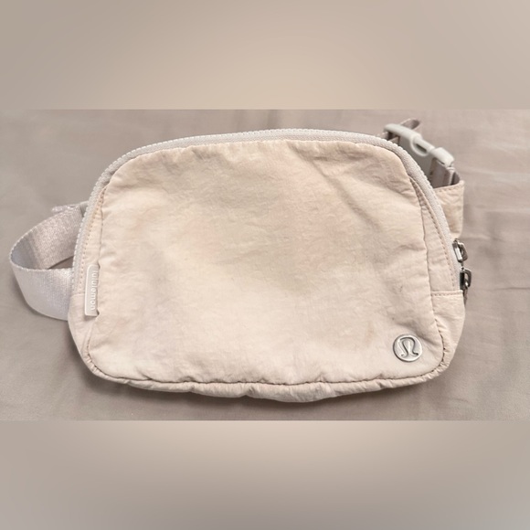 Lululemon Everywhere Belt Bag - Picture 1 of 5